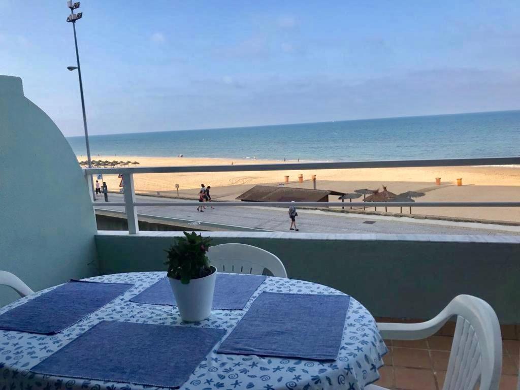 Gatu Premium Villa Isabel Terraza,Parking,1ºlinea Playa,Wifi,Vista Al Mar , Preferente Mayores De 25 Anos Y Familias Кадис Екстериор снимка