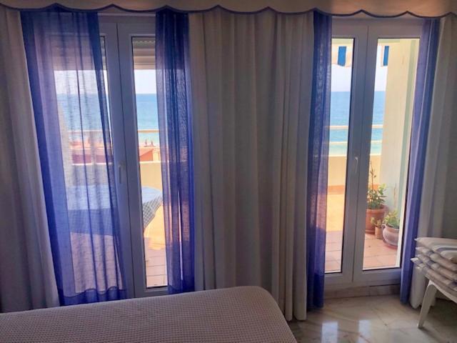 Gatu Premium Villa Isabel Terraza,Parking,1ºlinea Playa,Wifi,Vista Al Mar , Preferente Mayores De 25 Anos Y Familias Кадис Екстериор снимка